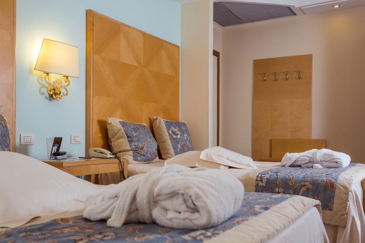 Hotel Luna Riccione E Aqua Spa Only Adults +12 Eksteriør billede