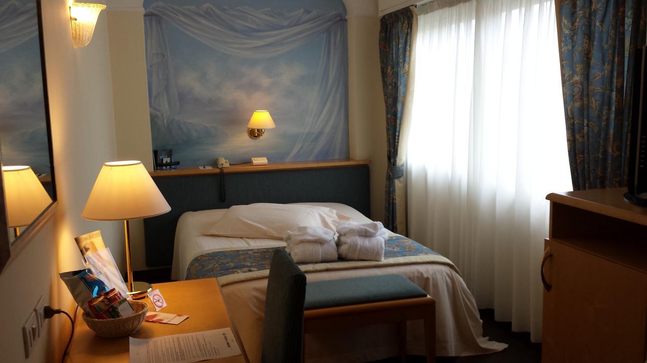 Hotel Luna Riccione E Aqua Spa Only Adults +12 Eksteriør billede