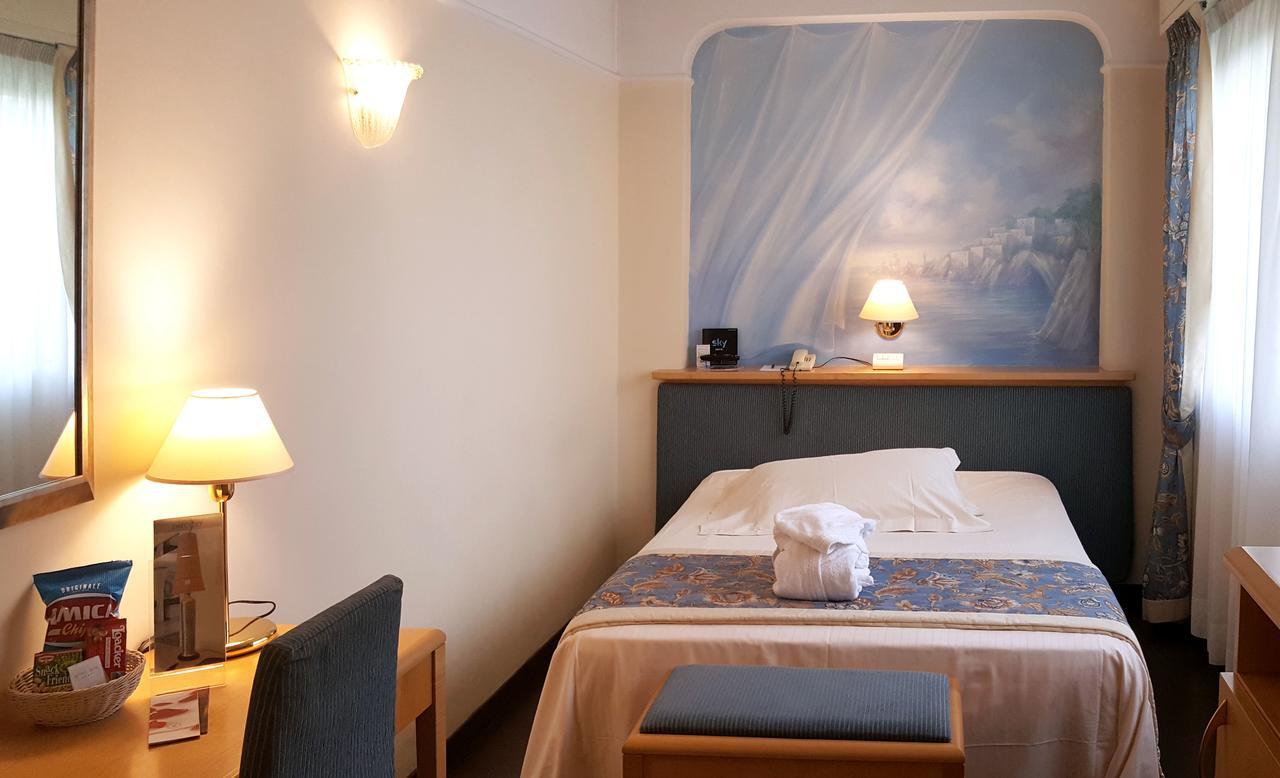 Hotel Luna Riccione E Aqua Spa Only Adults +12 Eksteriør billede